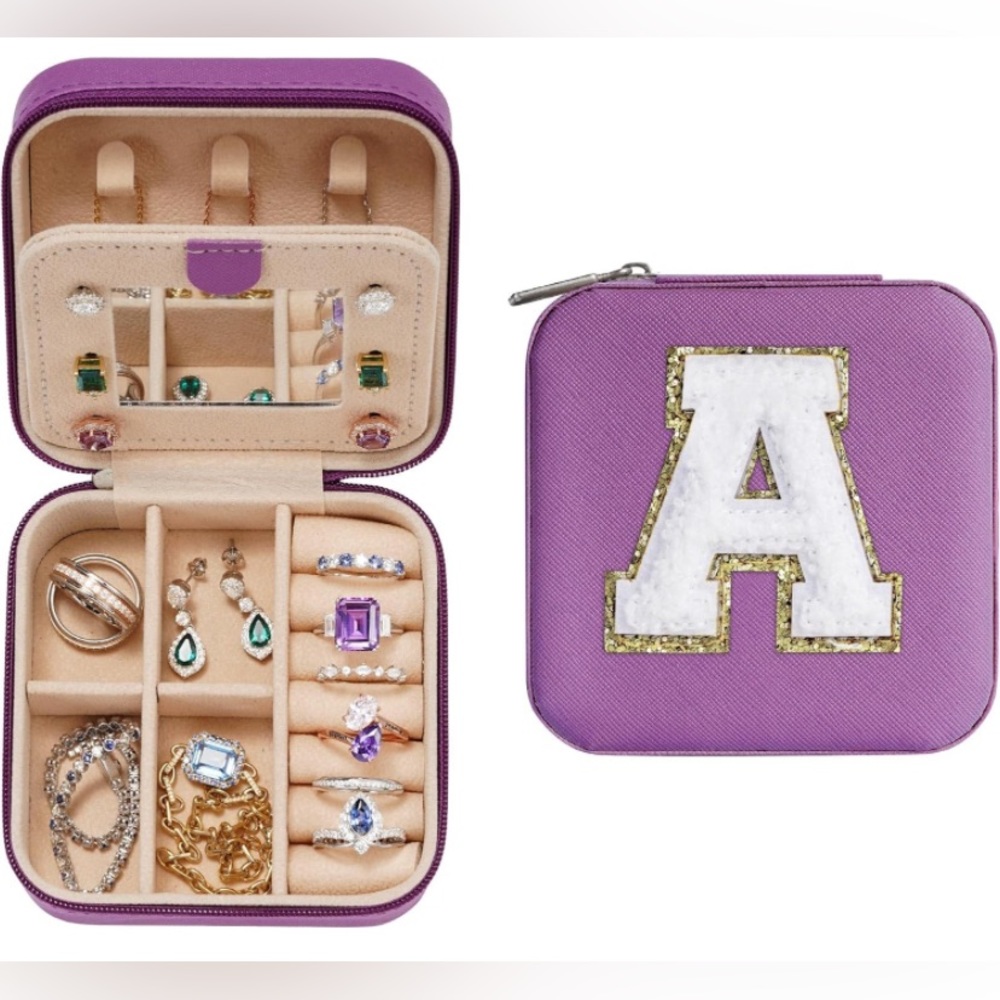 NWT jewelry holder